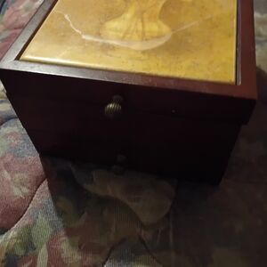 Fashion Jewelry Brown and Yellow Necklace with Intricate Pendant